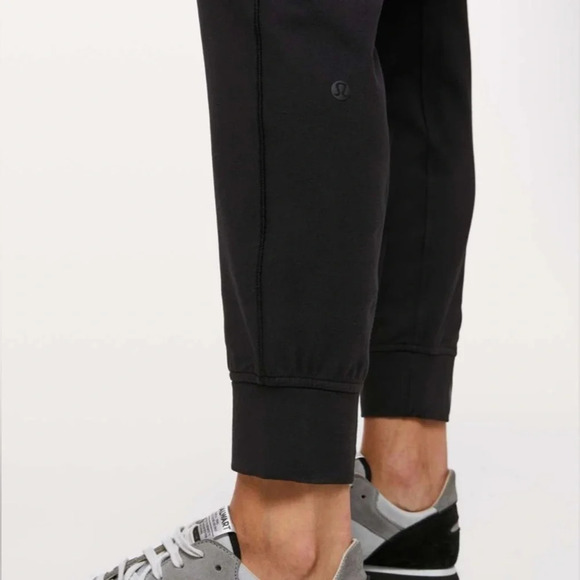 Lululemon sz 6 Ready To Rulu Pant 29" Black jogger with tie waist and pockets - Picture 9 of 13